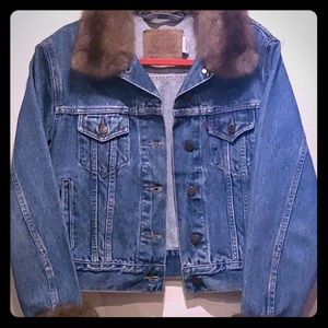 **LEVI STRAUSS DENIM JACKET WITH FAUX FUR TRIM**